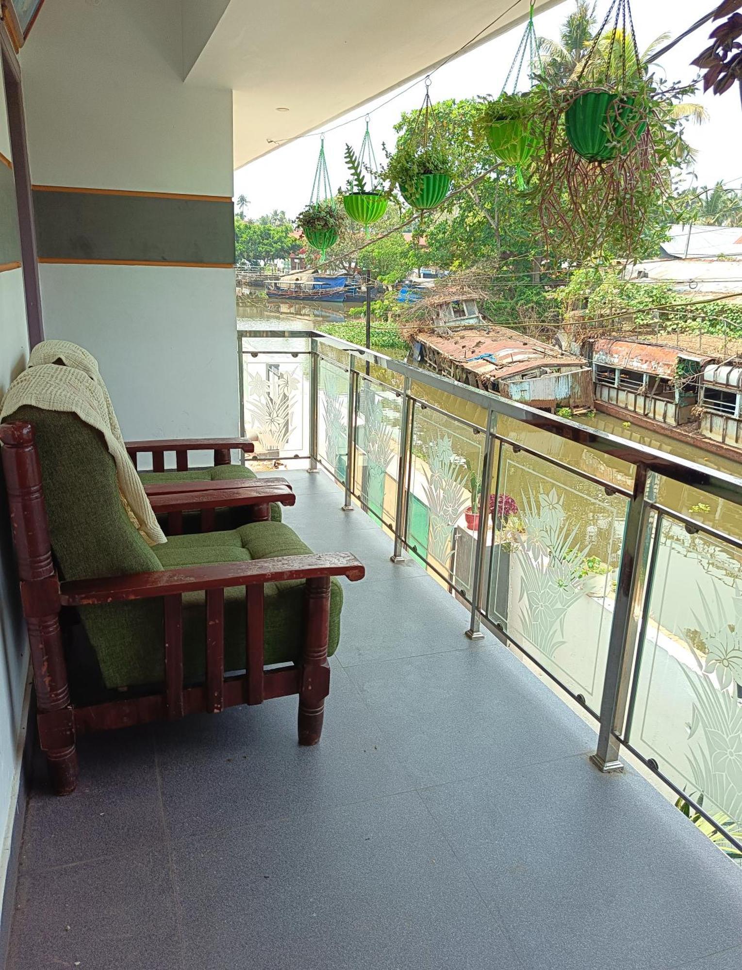 Paddy N Canal Homestay Alappuzha Exteriör bild
